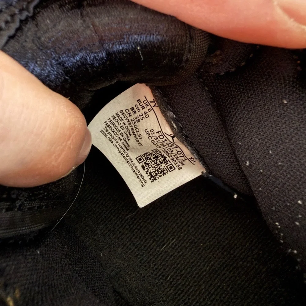 Nike Air Jordan 1 Retro High OG Black Metallic Gold GS 7Y Youth Teens Sneakers - Picture 9 of 9